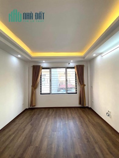 Giá Sốc. Bán Nhà Cổ Linh, Phường Thạch Bàn, Long Biên 5T, 35m2 chỉ 2,8 tỷ