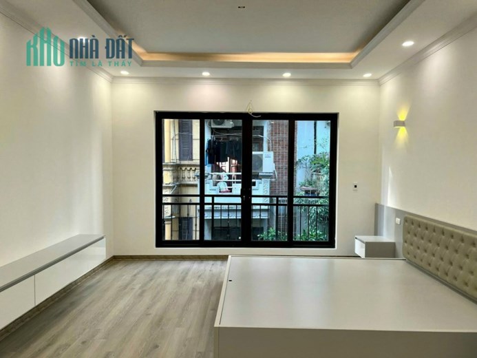 Bán gấp nhà phố Thanh Nhàn, Hai Bà Trưng, 43 x 5 tầng, gần phố, chỉ 5.1 Tỷ TL.