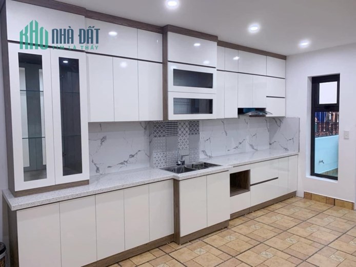 Bán nhà Cầu Giấy 50m2 Chỉ 7 Tỷ- Thang Máy- Cách ô tô 20m