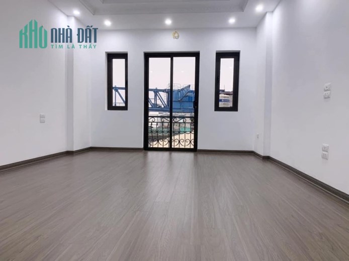 Bán nhà Cầu Giấy 50m2 Chỉ 7 Tỷ- Thang Máy- Cách ô tô 20m