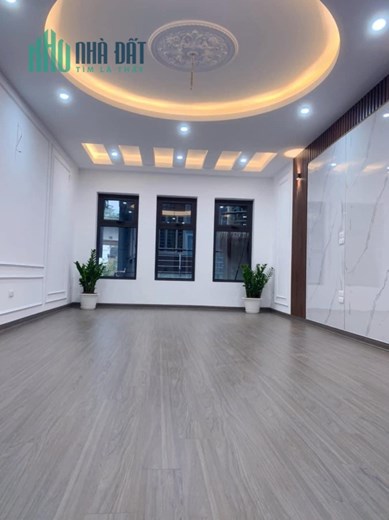 Bán nhà Cầu Giấy 50m2 Chỉ 7 Tỷ- Thang Máy- Cách ô tô 20m