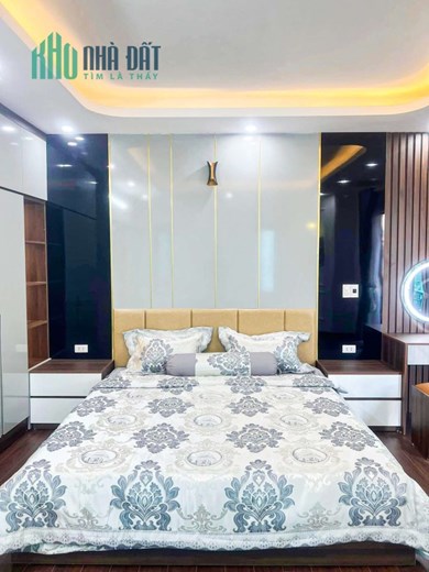 Nhà mới Ngô Gia Tự, Long Biên, ô tô vào, lô góc thoáng, 37m2x 5 tầng, mặt tiền: 9m, 3 tỷ 9