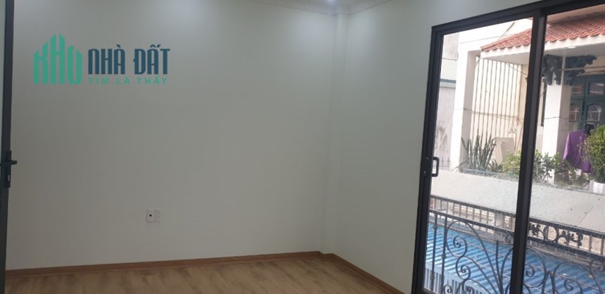 Nhà đẹp, dân tự xây 5 tầng, ngõ ô tô, P Giang Biên, DT 30m2, MT 5.1m, nhỉnh 3 tỷ