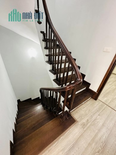 A ĐÂY RỒI NHỈNH 5 TỶ CÓ NGAY NHÀ NGUYỄN KHANG 41M X 5T, BA GÁC TRÁNH, GẦN Ô TÔ.