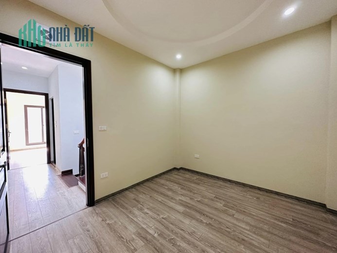A ĐÂY RỒI NHỈNH 5 TỶ CÓ NGAY NHÀ NGUYỄN KHANG 41M X 5T, BA GÁC TRÁNH, GẦN Ô TÔ.
