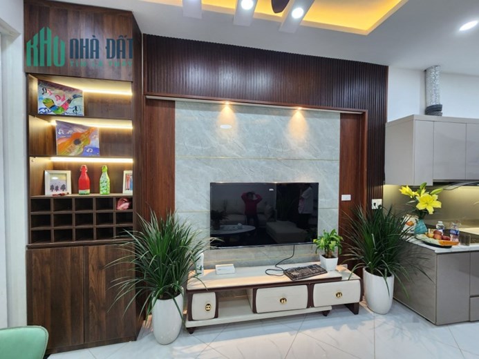 Bán nhà đường Trường Chinh. 36m2. 5 Tầng. Hơn 4 Tỷ. PHÂN LÔ. Ô TÔ. Nhà đẹp, ở ngay. 096084286