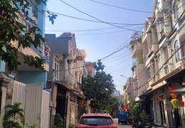 Nhà kế Quận 7, DT 4,22x12, Đường 6m thông, 3 Tầng, Gần Huỳnh Tấn Phát, Kế bên Quận 7, Gía 5.x Tỷ
