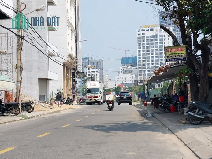 CẦN BÁN nhà ngay Võ Nguyên Giáp. Quận Sơn Trà. 70m2. 3 tầng. 3PN. 70m ra biển. Chỉ 3,X tỷ