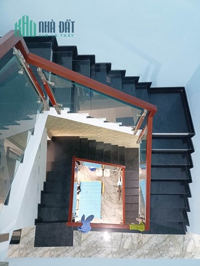CẦN BÁN nhà ngay Võ Nguyên Giáp. Quận Sơn Trà. 70m2. 3 tầng. 3PN. 70m ra biển. Chỉ 3,X tỷ