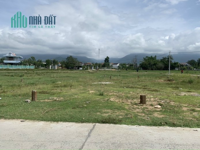 Đất đấu giá trung tâm thị trấn Vạn Giã, KKT Vân Phong, giá chỉ 1 tỷ full thổ cư.