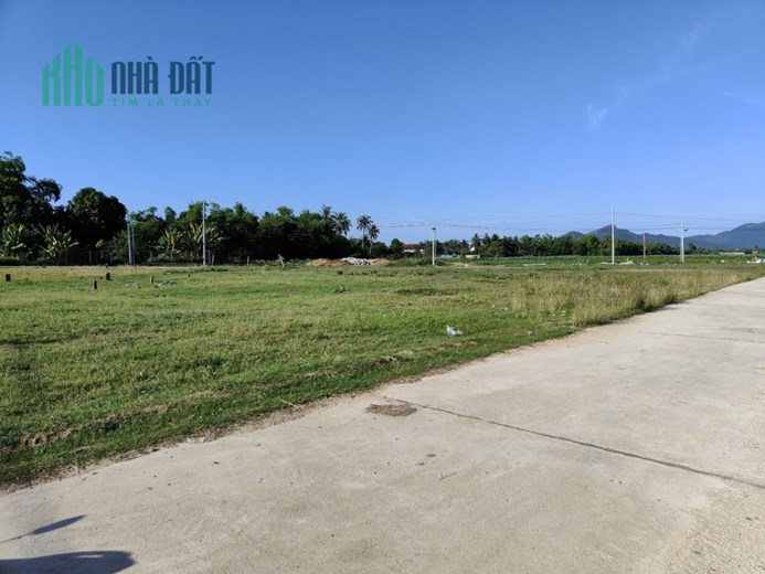 Đất đấu giá trung tâm thị trấn Vạn Giã, KKT Vân Phong, giá chỉ 1 tỷ full thổ cư.