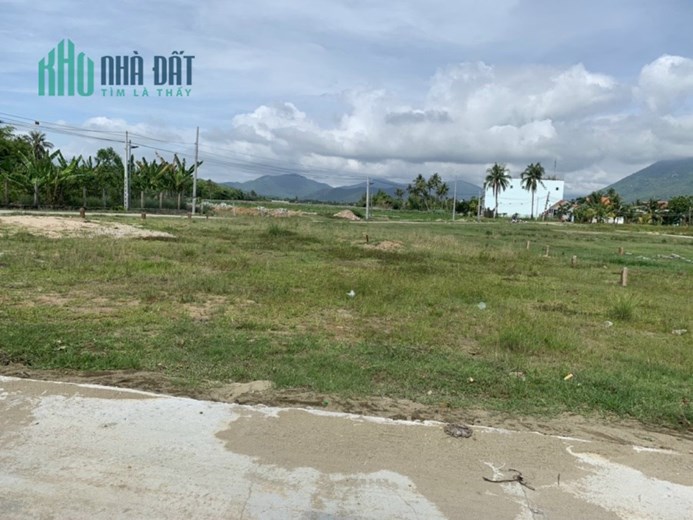 Bán lại lô đấu giá trung tâm TT Vạn Giã, KKT Vân Phong, sổ sẵn công chứng nhanh.
