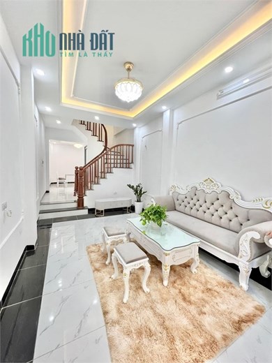 Bán nhà 155 Cầu Giấy, ngõ thông ô tô, nội thất cực xịn, chỉ hơn 5 tỷ, 0866585090