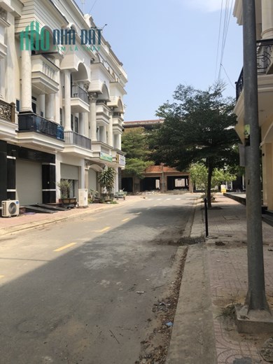CĂN HỘ - CHUNG CƯ -  NHÀ LẦU LIỀN KỀ NHAU TẠI TRẢNG BÀNG, TÂY NINH