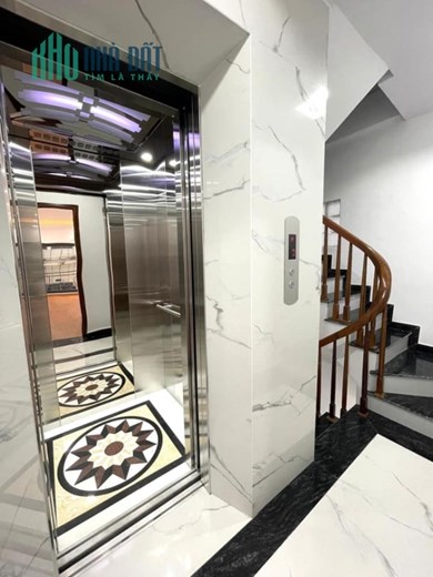 Bán Nhà Ngõ Ngô Gia Tự, Long Biên 6T, 47m2 giá 9,5 tỷ ( Ô tô vào nhà)