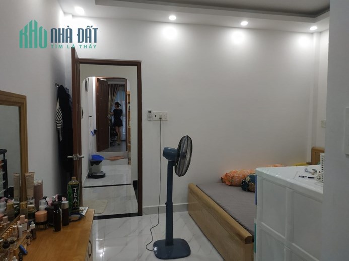 Bán nhà đẹp đường Nguyễn Sơn, 50m2, 4 x 13, 2 tầng, 3PN, chỉ 4.45 tỷ TL chính chủ.