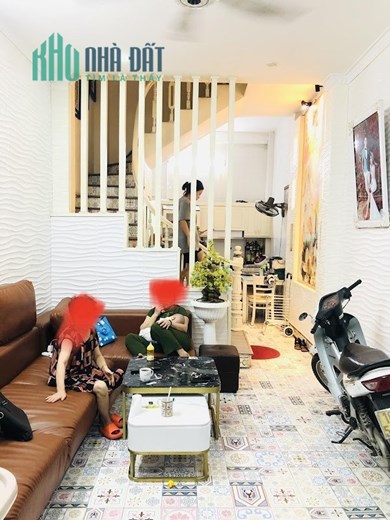 Bán nhà phố Vương Thừa Vũ, 41m2, 3 tỷ 4.