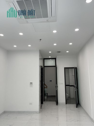 Chính chủ cho thuê (và cần tìm môi giới) nhà nguyên căn mới xây thiết kế không gian rộng mặt phố 37