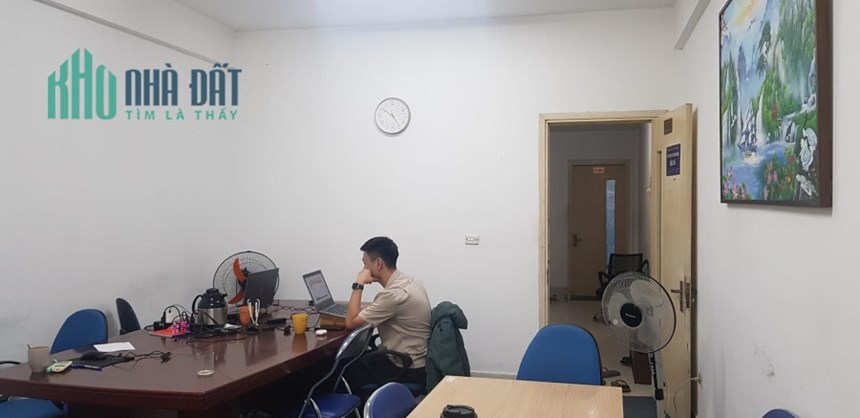 Cần bán gấp nhà mặt phố Vũ Ngọc Phan 74m2 MT 4.2m nhà đẹp hai thoáng thang máy vỉa hè