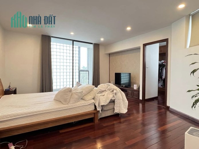 Bán nhà quận Tây Hồ Hà Nội kinh doanh đỉnh sổ đỏ chính chủ DT 243/270m2*8T MT 5.5m giá 123 tỷ