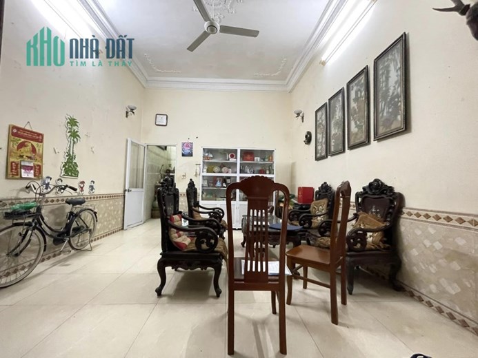 Bán nhà Cầu giấy , vị trí siêu đắc địa , Ô tô đõ cửa , 58m, 10.5 tỷ