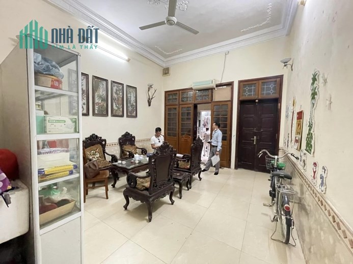 Bán nhà Cầu giấy , vị trí siêu đắc địa , Ô tô đõ cửa , 58m, 10.5 tỷ