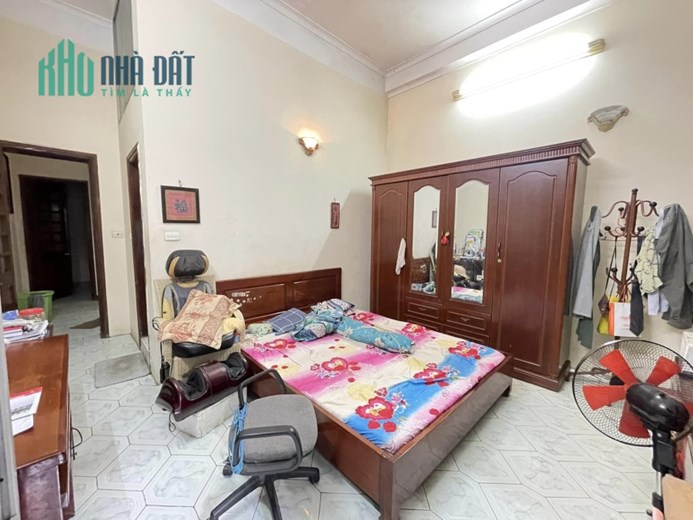 Bán nhà Cầu giấy , vị trí siêu đắc địa , Ô tô đõ cửa , 58m, 10.5 tỷ