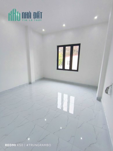 Bán nhà mặt ngõ to Phạm Huy Thông 3,5 tầng 3 ngủ kinh doanh tốt GIÁ 2.75 tỉ