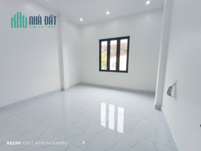 Bán nhà mặt ngõ to Phạm Huy Thông 3,5 tầng 3 ngủ kinh doanh tốt GIÁ 2.75 tỉ