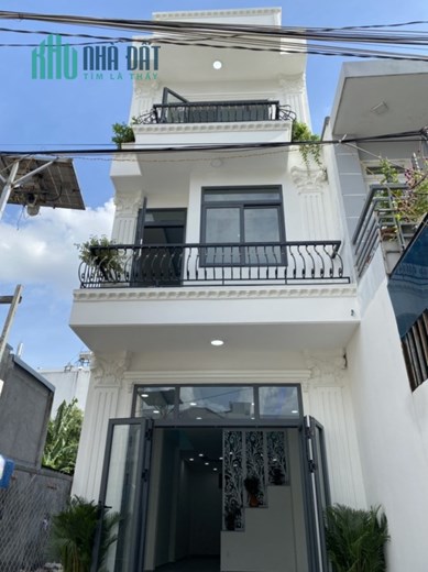BÁN NHÀ SÁT HXH 3 TẦNG  XÂY DỰNG KIÊN CỐ  MỚI 100%.