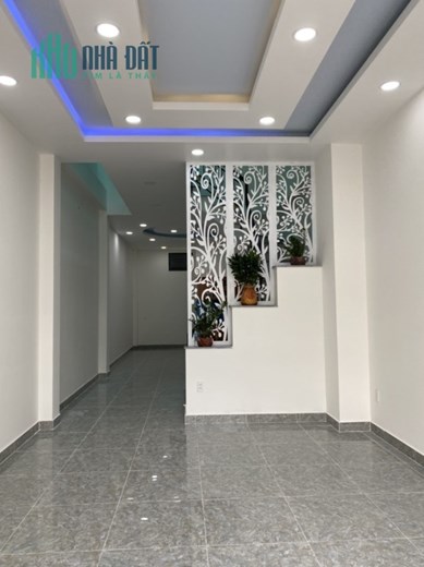BÁN NHÀ SÁT HXH 3 TẦNG  XÂY DỰNG KIÊN CỐ  MỚI 100%.