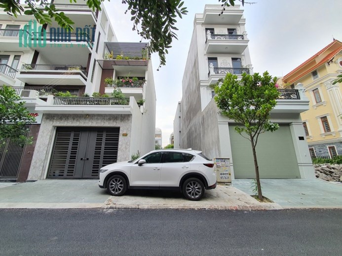 Bán đất mặt đường Hoàng Ngọc Phách - Quán Nam diện tích 100m, Hướng Đông Nam, giá 63 tr/m