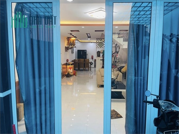 BÁN NHÀ TRẦN XUÂN SOẠN Q7 DT 75M2 NGAY CẦU KÊNH TẺ