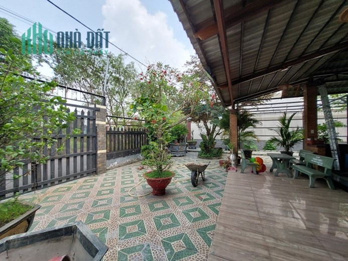 Bán Biệt Thự Sân Vườn Đặng Thúc Vịnh Hóc Môn 600M2 3 Tầng Chỉ 33 Tỷ...
