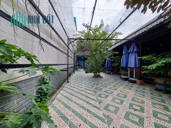 Bán Biệt Thự Sân Vườn Đặng Thúc Vịnh Hóc Môn 600M2 3 Tầng Chỉ 33 Tỷ...