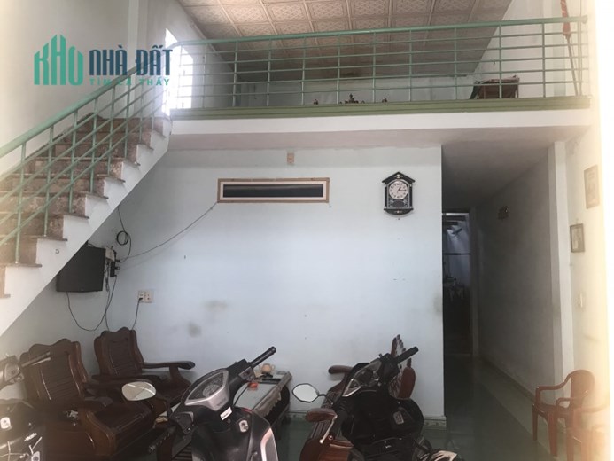 Chính chủ cần bán, Nhà cấp 4,diện tích 90m2, xe oto đi thoải mái