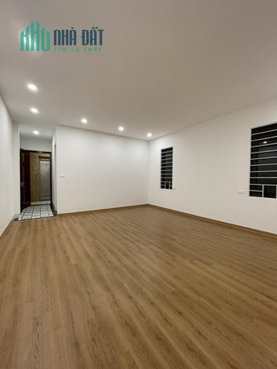 Bán nhà Ngọc Thuỵ, Dtsd 68m, nhà 5 tầng một tum, Mt6.2m, giá hơn 7 tỷ.