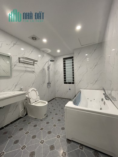 Bán nhà Ngọc Thuỵ, Dtsd 68m, nhà 5 tầng một tum, Mt6.2m, giá hơn 7 tỷ.