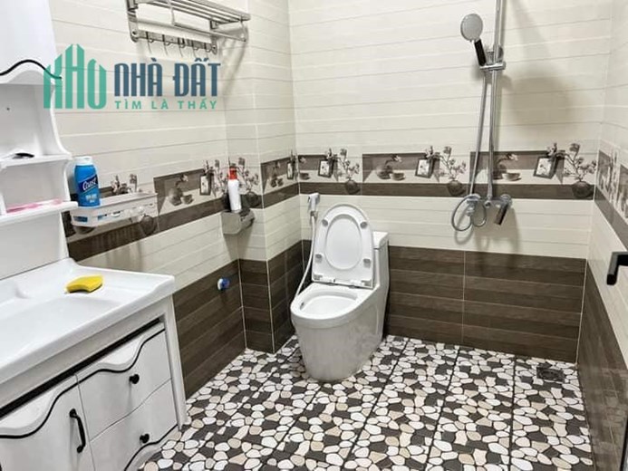 Bán nhà Hoàng Quốc Việt, 2 mặt thoáng Gara ô tô tránh kinh doanh 55m2 giá 10.5 tỷ LH 0987846795