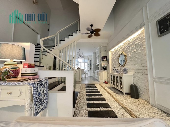 Bán Biệt thự Đại Đồng - Thang máy - gara - kinh doanh văn phòng 120,*5 Tầng giá 14.9 Tỷ
