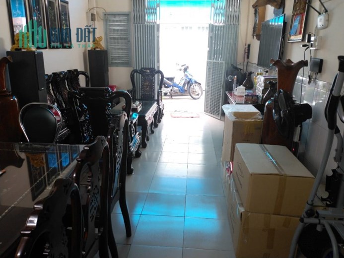 Bán nhà đường Trần Hưng Đạo, Q5, 70m2, 4x19, 2 tầng, 2PN, chỉ 6.7 tỷ TL chính chủ.