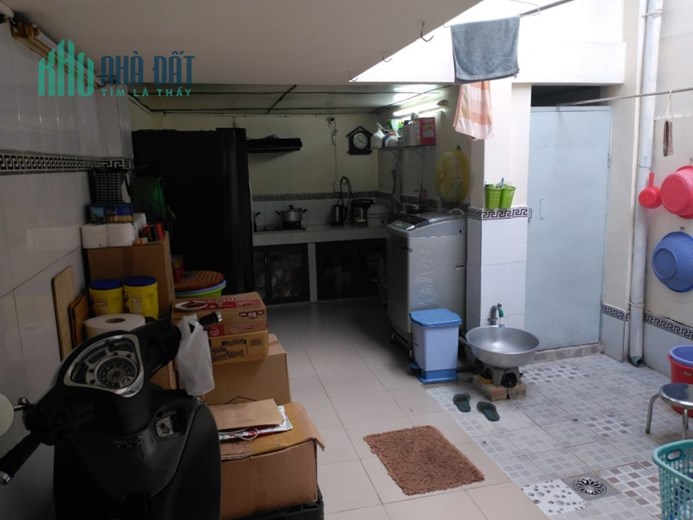 Bán nhà đường Trần Hưng Đạo, Q5, 70m2, 4x19, 2 tầng, 2PN, chỉ 6.7 tỷ TL chính chủ.