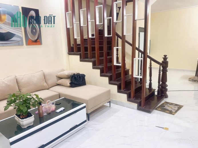 Bán nhà riêng Quan Nhân Thanh Xuân 33m 4 tầng 4 ngủ ngõ thông gần phố trước nhà thoáng giá 3.9 tỷ