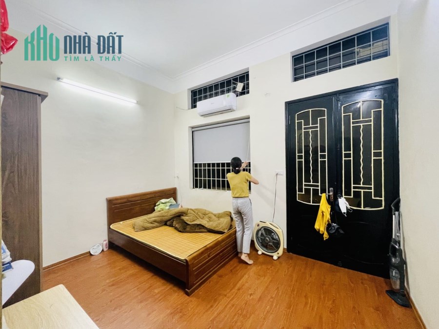 CẦN BÁN GẤP CĂN NHÀ 3 TẦNG 3 NGỦ PHỐ CHÙA BỘC QUẬN ĐỐNG ĐA
LIÊN HỆ 0989041158 ĐỂ XEM NGAY