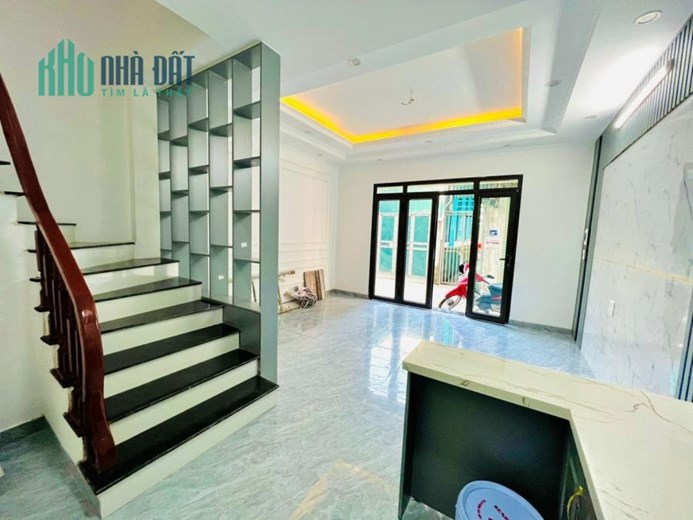 Bán nhà Vĩnh Hưng - Lô góc - gần phố - DT 36m, 4 tầng - ngõ thông rộng - an sinh đỉnh.
