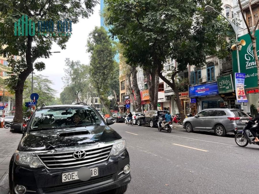 HIẾM!! Bán Nhà Mặt Phố Lê Đại Hành, Vị Trí Đẹp, Vỉa Hè Rộng, KD Đỉnh, 42m2, 3Tầng, Nhỉnh 23 Tỷ.