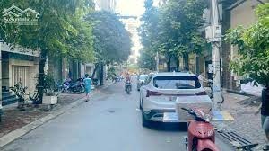 Chính chủ bán nhà phân lô Đỗ Nhuận 120m2 xây 8 tầng MT 9m giá 24,6 tỷ