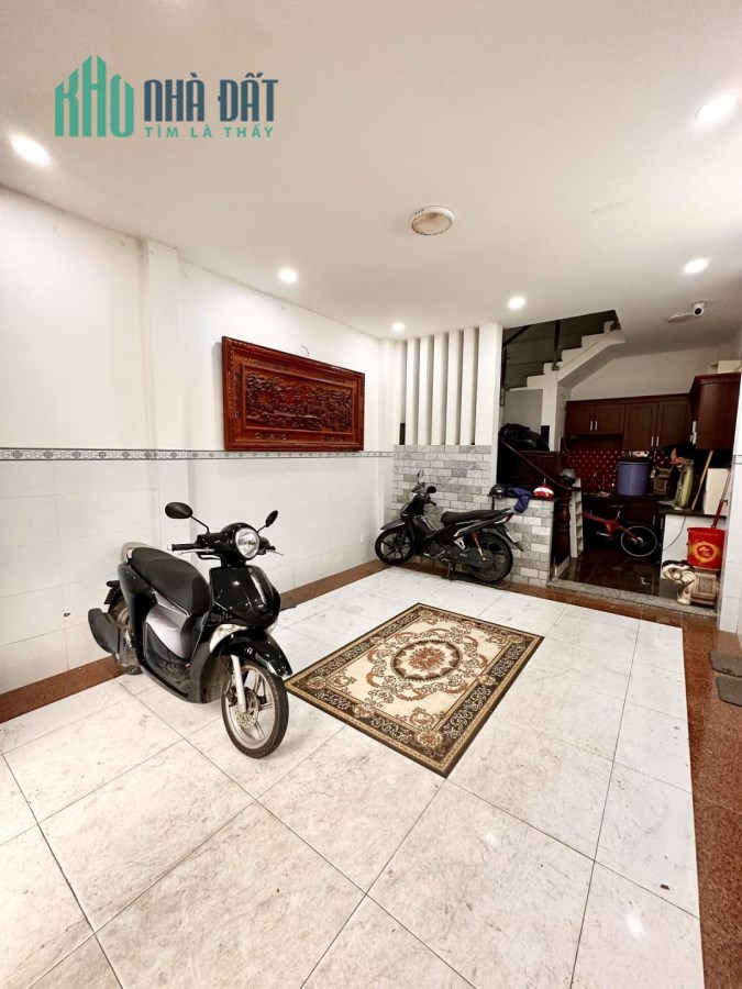 Bán nhà HXT đường Bờ Bao Tân Thắng, Tân Phú, 70m2, 4x18, 6 tầng, 13PN, chỉ 8.9 tỷ TL chính chủ.