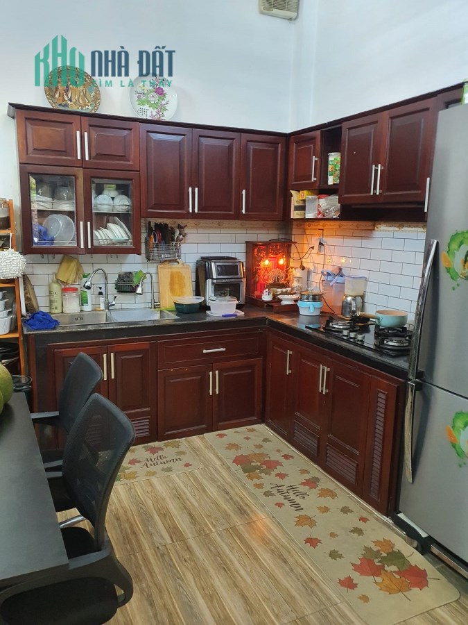 Bán nhà HXT đường Bờ Bao Tân Thắng, Tân Phú, 70m2, 4x18, 6 tầng, 13PN, chỉ 8.9 tỷ TL chính chủ.