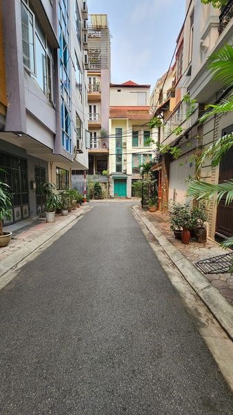 Bán nhà Văn Cao, nhà siêu đẹp, ngõ ô tô tránh, gara kinh doanh, 45m2, giá 13 tỷ